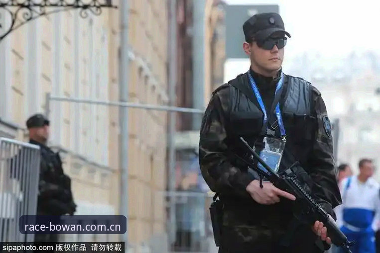 世界杯安保策略深度分析：英方警力缩减背后的竞技外交新格局
